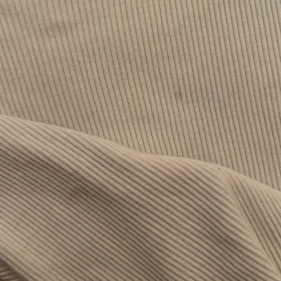 Brandy Melville White Crop Tee - Picture 4 of 4